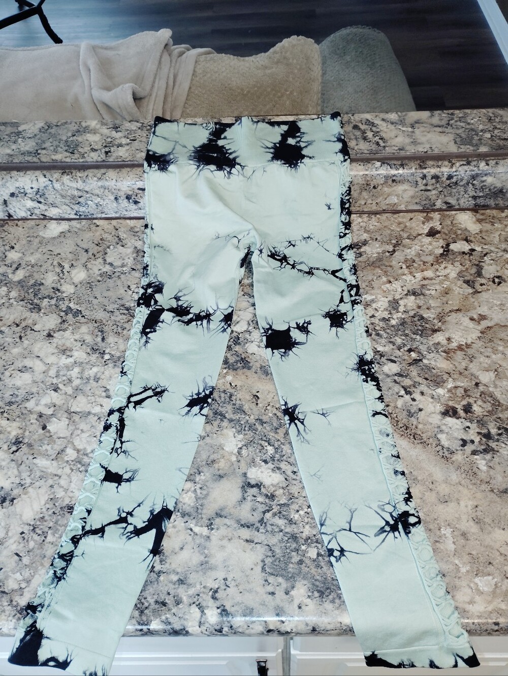 Designer Tummy Control Peekaboo Lattice Leggings β Size largeβ¨ Brand new Lrg - Picture 1 of 4